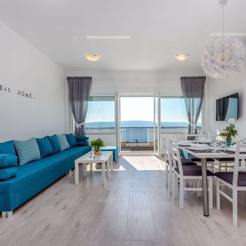 Apartament premium cu vedere spre mare cu 3 camere pentru 6 pers.