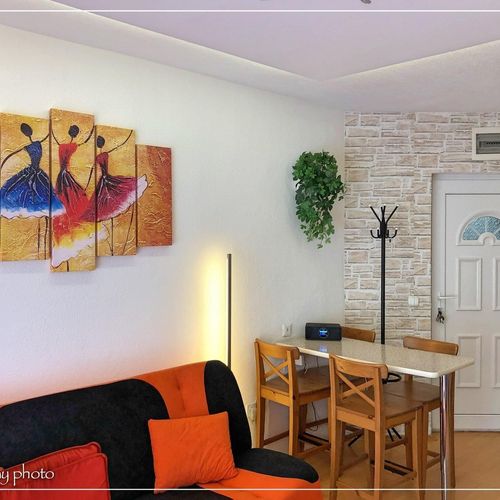 Apartament la parter cu vedere spre pădure cu 2 camere pentru 4 pers.