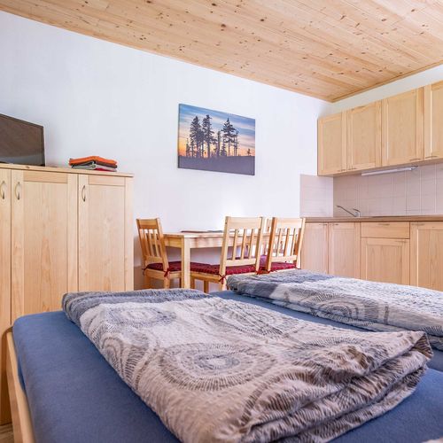 Apartman s vlastní kuchyňkou pro 4 os. se 2 ložnicemi s výhledem na les