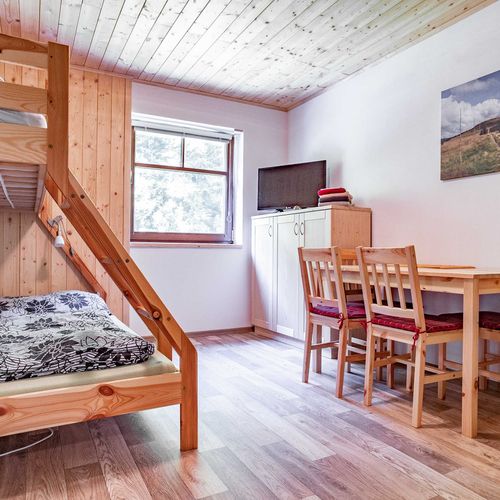 Apartman s vlastní kuchyňkou pro 4 os. se 2 ložnicemi s výhledem na les (s možností přistýlky)