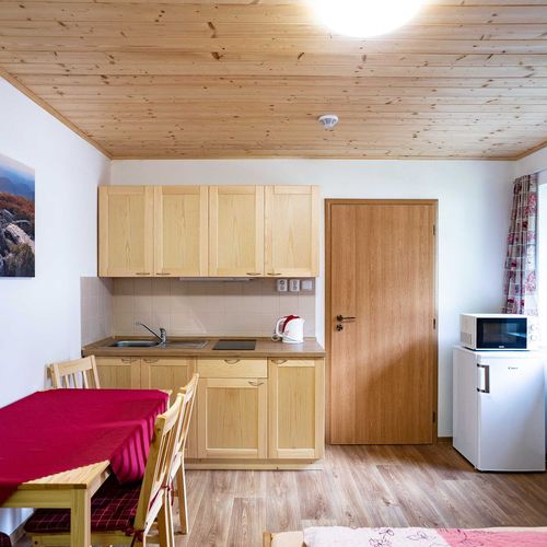 Apartman s vlastní kuchyňkou pro 4 os. se 2 ložnicemi s výhledem na les