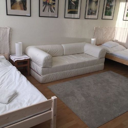 Apartament la etaj cu balcon pentru 7 pers. (se inchirieaza doar integral)