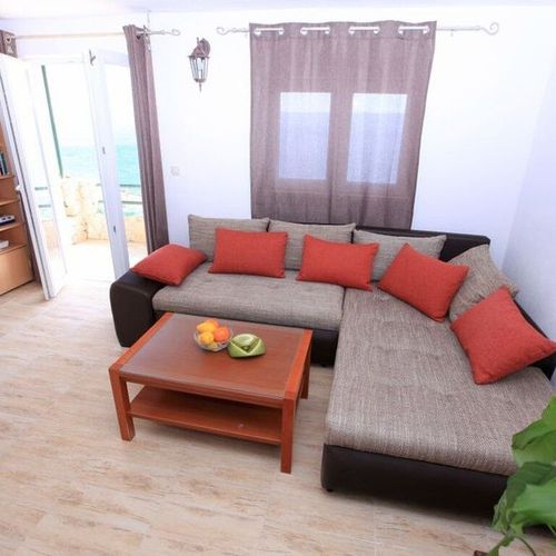 Apartament cu terasă cu vedere spre mare cu 2 camere pentru 4 pers.