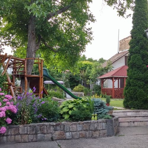 Casă de vacanță întreaga unitate cu bucătărie comună pentru 28 pers. (se inchirieaza doar integral)