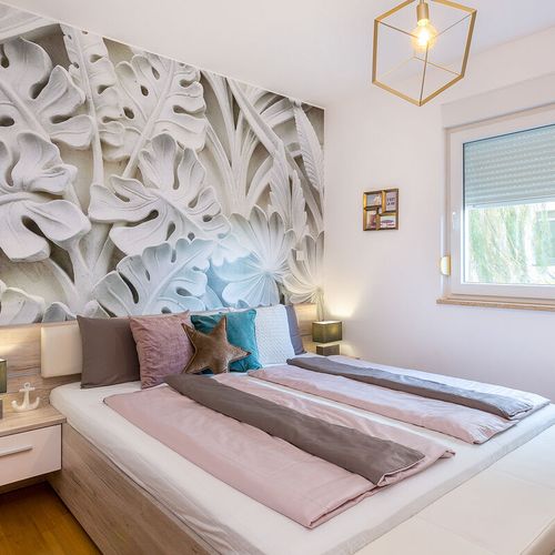 Apartament la etaj cu vedere spre mare cu 2 camere pentru 4 pers. (se poate solicita pat suplimentar)