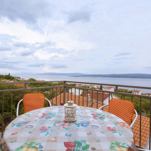 Apartament la mansardă cu vedere spre mare cu 2 camere pentru 4 pers.