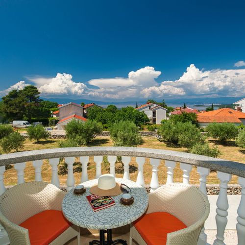 Camera dubla tourist cu vedere spre mare