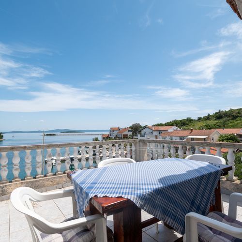 Apartament 3-osobowy z klimatyzacją z widokiem na morze z 1 pomieszczeniem sypialnianym A-17788-a