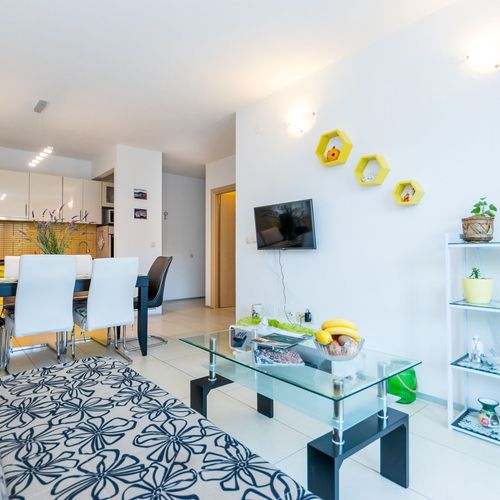 Apartament 4-osobowy z klimatyzacją z tarasem z 1 pomieszczeniem sypialnianym A-17831-d