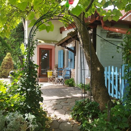 Apartament cu aer condiționat cu chicinetă proprie pentru 2 pers. (se inchirieaza doar integral)