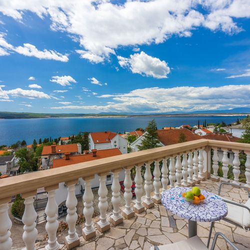 Apartament la etaj cu vedere spre mare cu 1 camera pentru 2 pers.