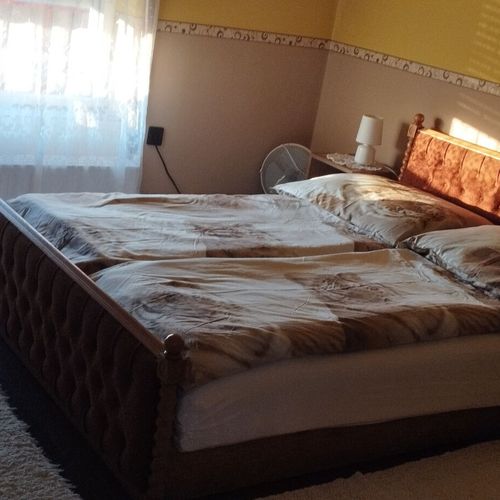 Apartament la etaj cu aer condiționat pentru 6 pers. (se inchirieaza doar integral)