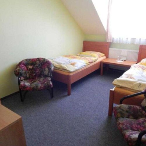 Camera twin cu duș