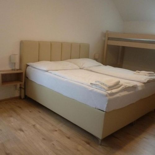 Apartament cu duș cu chicinetă proprie cu 2 camere pentru 8 pers.
