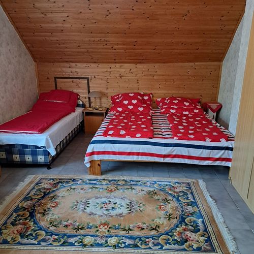 Apartament la etaj cu vedere spre grădină cu 1 camera pentru 3 pers.