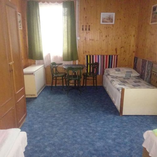 Pokój 3-osobowy na parterze z widokiem na ogród