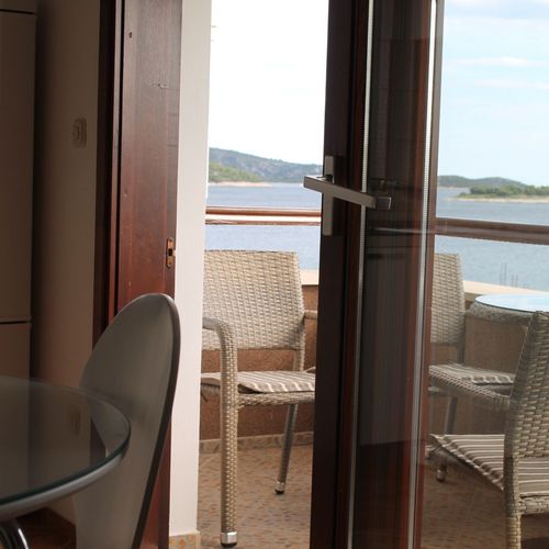 Apartament 2-osobowy "B" z widokiem na morze z 1 pomieszczeniem sypialnianym