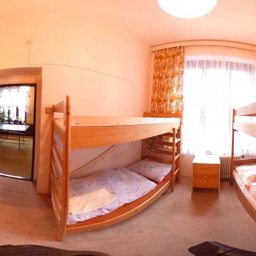 Pokój 6-osobowy ze wspólną łazienką