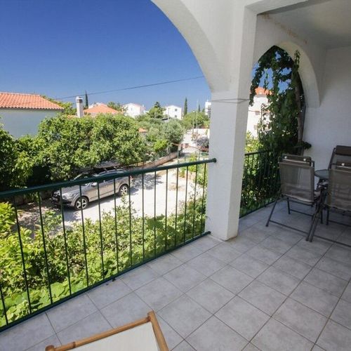 Apartament cu aer condiționat cu terasă cu 2 camere pentru 4 pers.