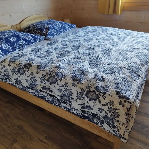 Pokoj se společnou kuchyňkou  s manželskou postelí