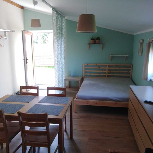 Apartament studio la parter cu 1 camera pentru 3 pers.