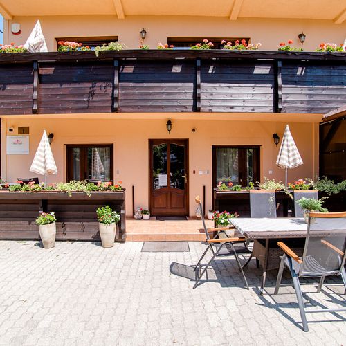 Apartman s terasou s manželskou postelí s 1 ložnicí přízemní