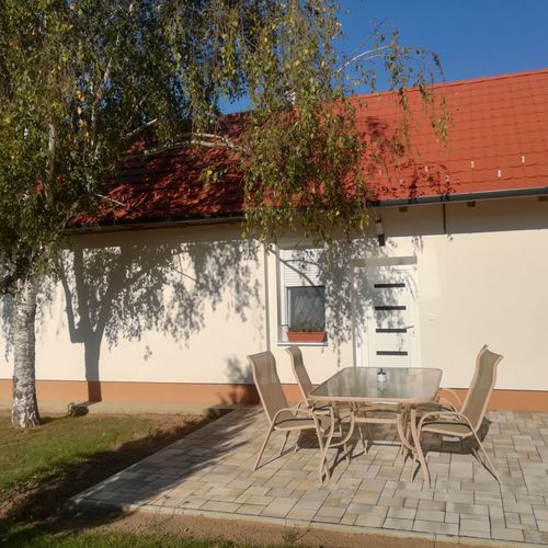 Apartament întreaga unitate cu vedere spre pădure cu 2 camere pentru 6 pers.
