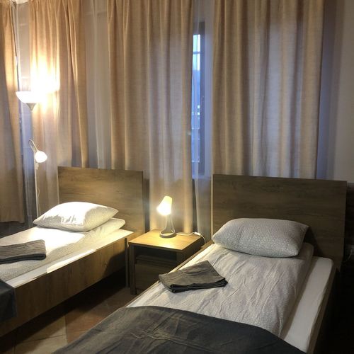 Apartament standard la parter cu 1 camera pentru 5 pers.