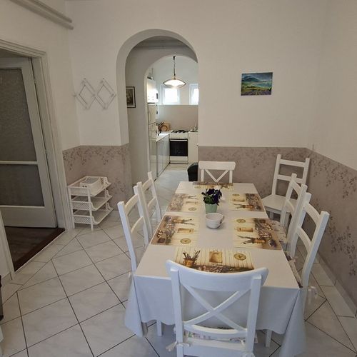 Apartament familial(ă) la parter cu 2 camere pentru 6 pers. (se poate solicita pat suplimentar)