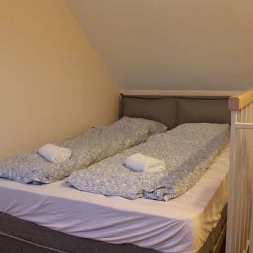 Camera tripla familial(ă) maisonetă (se poate solicita pat suplimentar)