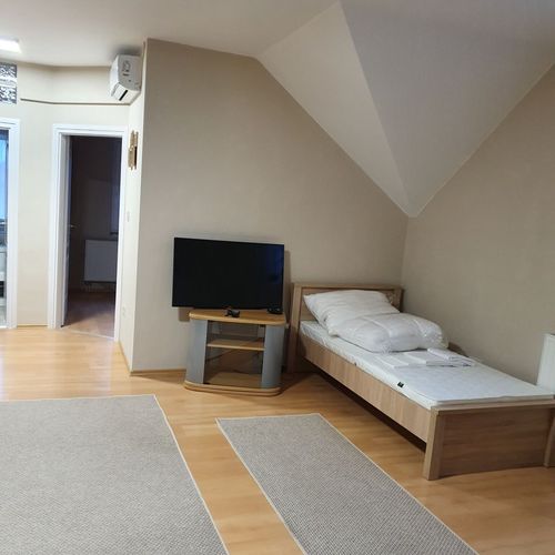 Apartament la etaj cu aer condiționat pentru 7 pers. (se inchirieaza doar integral)