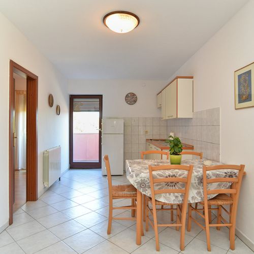Apartament la etaj a cu 2 camere pentru 4 pers. (se poate solicita pat suplimentar)