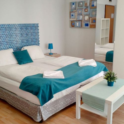 Apartament superior cu balcon cu 1 camera pentru 2 pers. (se poate solicita pat suplimentar)