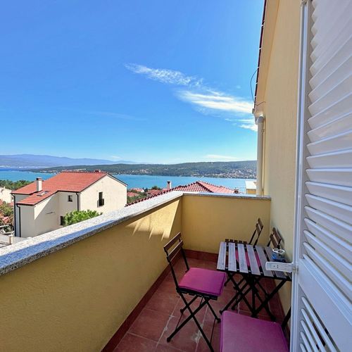 Apartament familial(ă) cu vedere parțială spre mare cu 1 camera pentru 2 pers. (se poate solicita pat suplimentar)