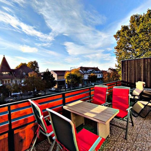 Apartament 6-osobowy z balkonem z własną kuchnią