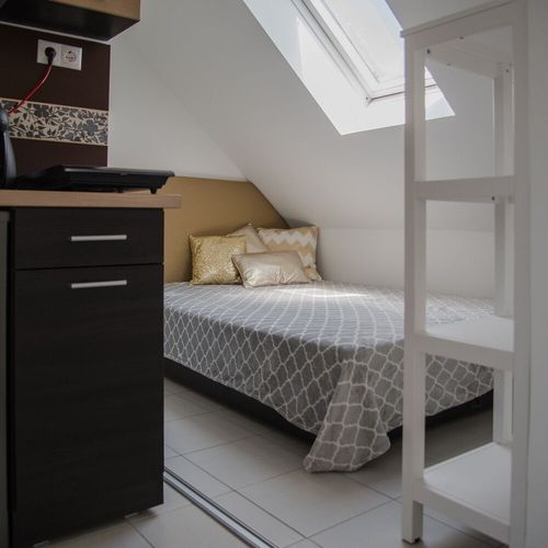 Apartament la mansardă cu bucătărie proprie cu 2 camere pentru 4 pers.