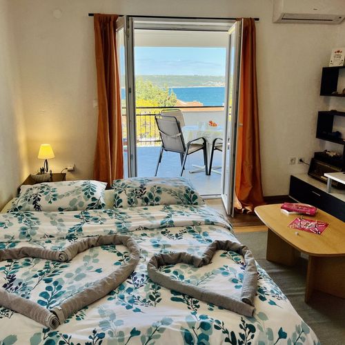 Apartament studio cu vedere spre mare cu 1 camera pentru 3 pers.