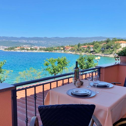 Apartament classic cu vedere spre mare cu 1 camera pentru 2 pers. (se poate solicita pat suplimentar)