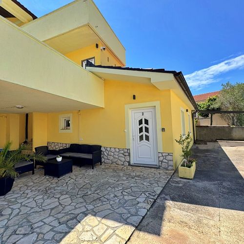 Apartament la parter barrierfree cu 2 camere pentru 5 pers.