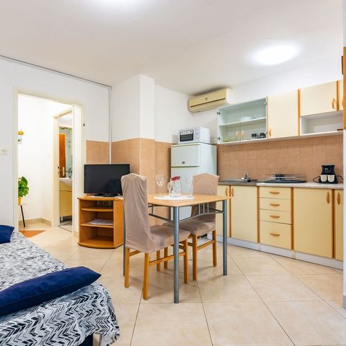 Apartament standard cu vedere spre curte cu 1 camera pentru 2 pers.