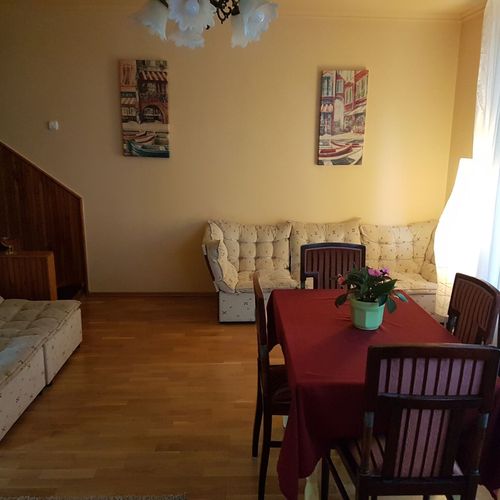Casă de vacanță întreaga unitate cu vedere spre pădure pentru 12 pers. (se inchirieaza doar integral)