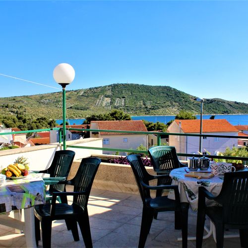 Apartament 8-osobowy z klimatyzacją z widokiem na morze z 2 pomieszczeniami sypialnianymi A-15499-a