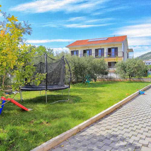 Apartament 4-osobowy z klimatyzacją z tarasem z 1 pomieszczeniem sypialnianym A-17989-c