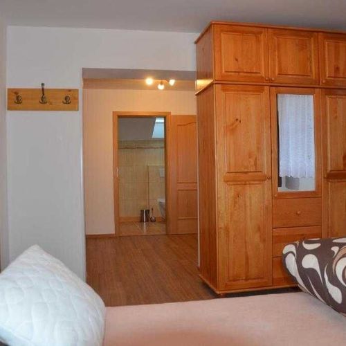 Apartament la etaj cu 1 camera pentru 2 pers. (se poate solicita pat suplimentar)