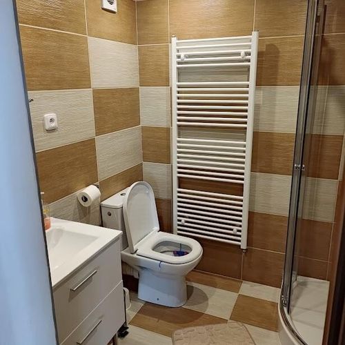 Apartman se sprchou pro 4 os.