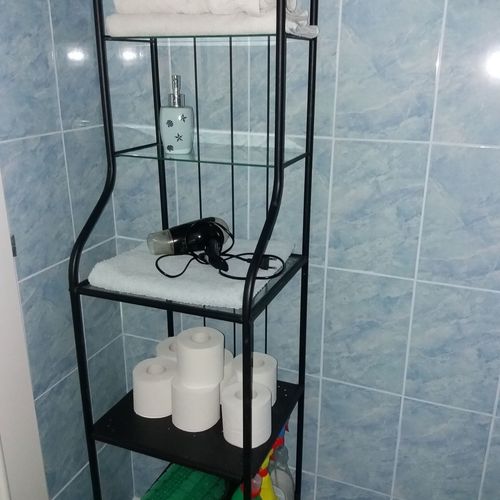 Apartament la parter cu vedere spre grădină cu 1 camera pentru 2 pers. (se poate solicita pat suplimentar)