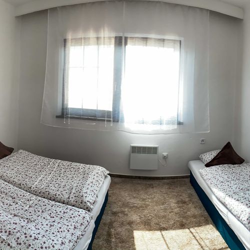 Camera tripla cu duș