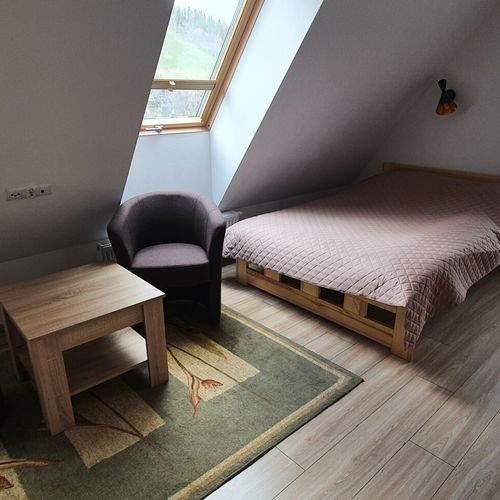 Apartament 2-osobowy z balkonem z aneksem kuchennym z 1 pomieszczeniem sypialnianym