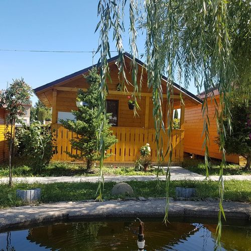 Bungalow pentru 2 pers. (se inchirieaza doar integral)