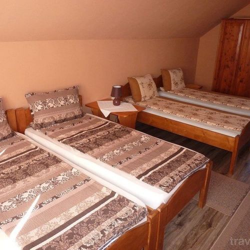 Cabană pentru 8 pers. (se inchirieaza doar integral)
